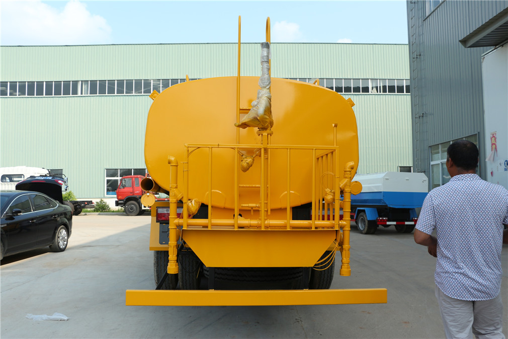 東風特商灑水車（20方）