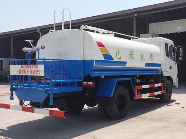 東風(fēng)153多功能灑水車