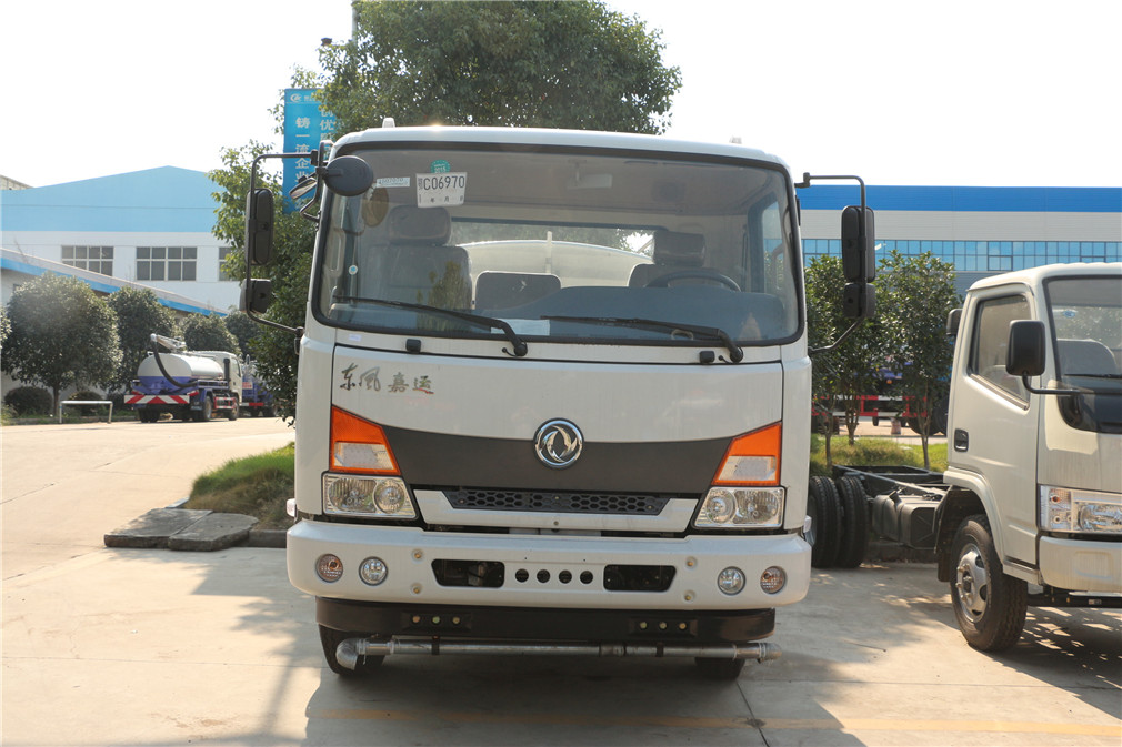 東風(fēng)嘉運(yùn)（10方）綠化噴灑車(chē)