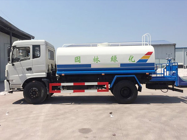 東風(fēng)153多功能灑水車