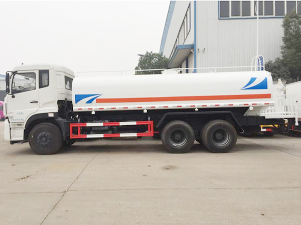 東風天龍后雙橋灑水車