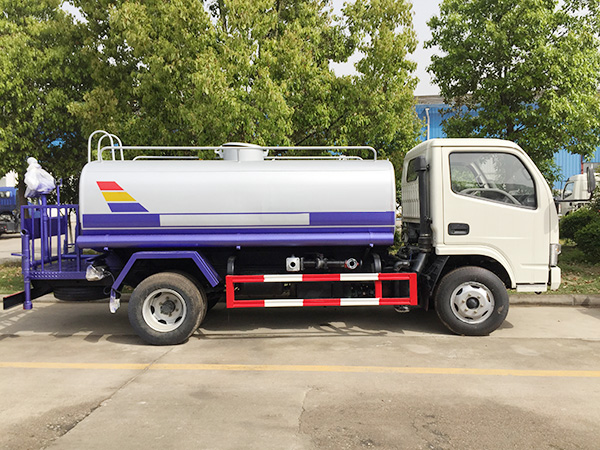 藍牌小多利卡灑水車