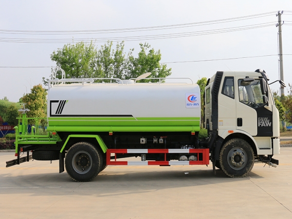 國(guó)六解放 13噸 灑水車