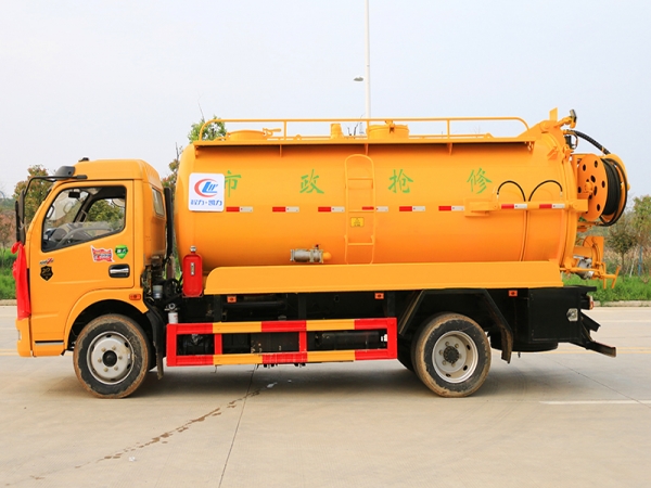 國六大多利卡清洗吸污車