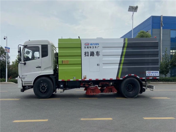國六天錦16噸（4水8塵）掃路車