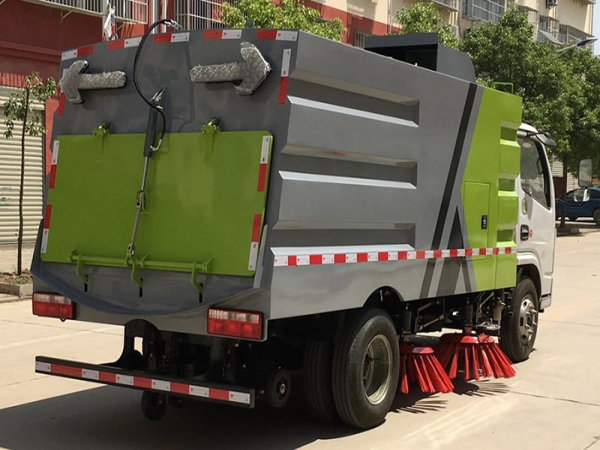 國(guó)六小多利卡5噸（1.5水4塵）掃路車(chē)