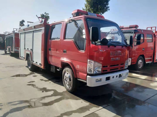 國(guó)六五十鈴泡沫消防車(chē)3-3.5噸