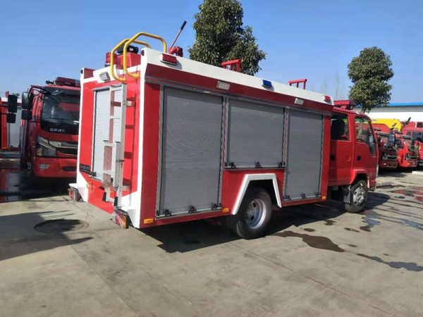 國(guó)六五十鈴泡沫消防車(chē)3-3.5噸
