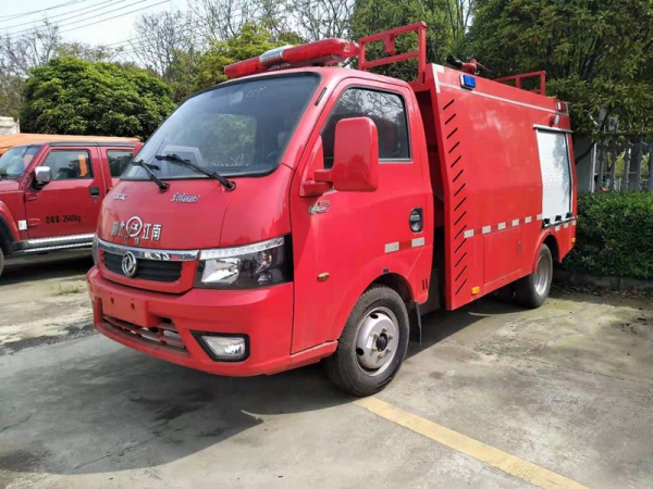 東風途逸消防灑水車2噸