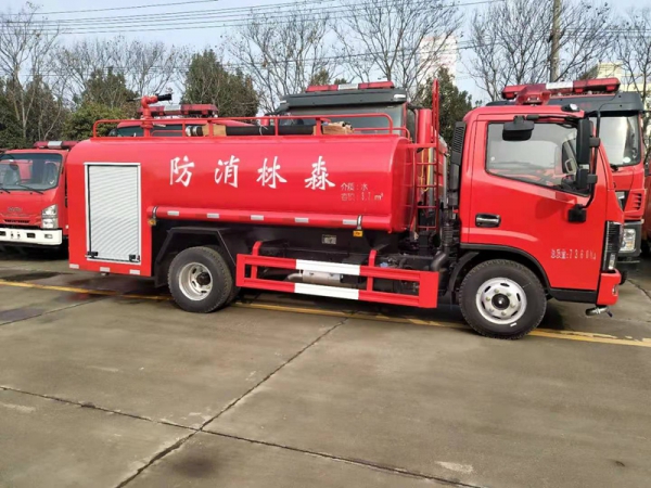 東風單排座消防灑水車4噸-4.5噸