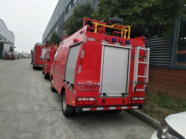 國六東風(fēng)途逸小型水罐消防灑水車2噸