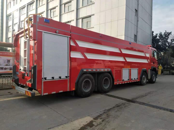 國六重汽豪沃消防車24噸水罐消防車
