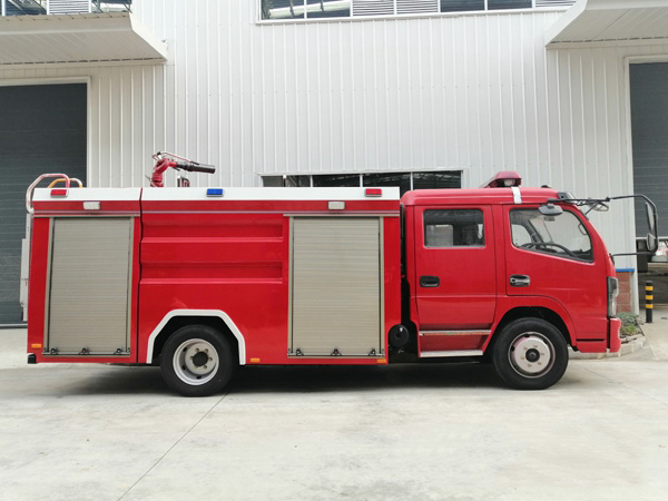 東風大多利卡5噸水罐消防車